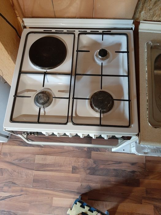Продаём газовую плиту BEKO 1833