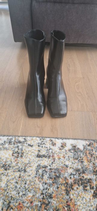 Botine cu toc, Bershka