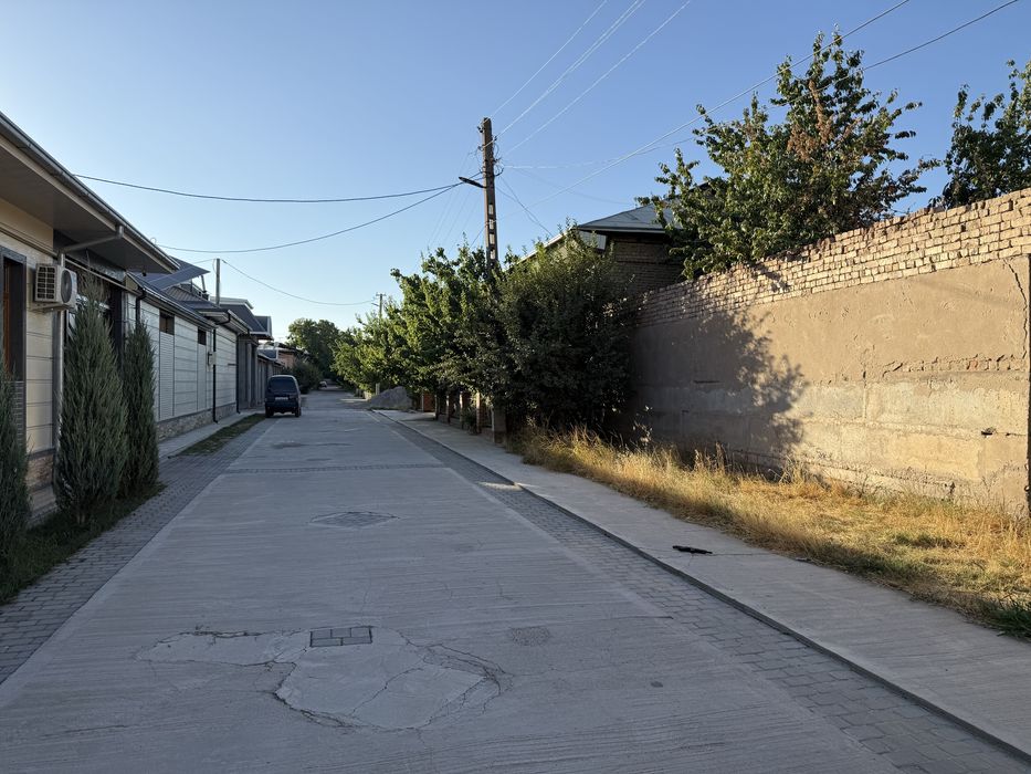 Участка сотилади 8 сотих Янгийул шахар Новда.