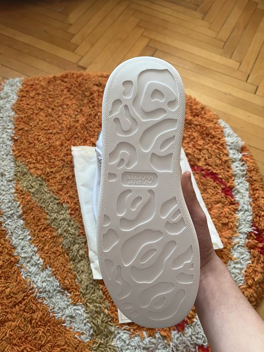 Vand alexander mcqueen / dau la schimb