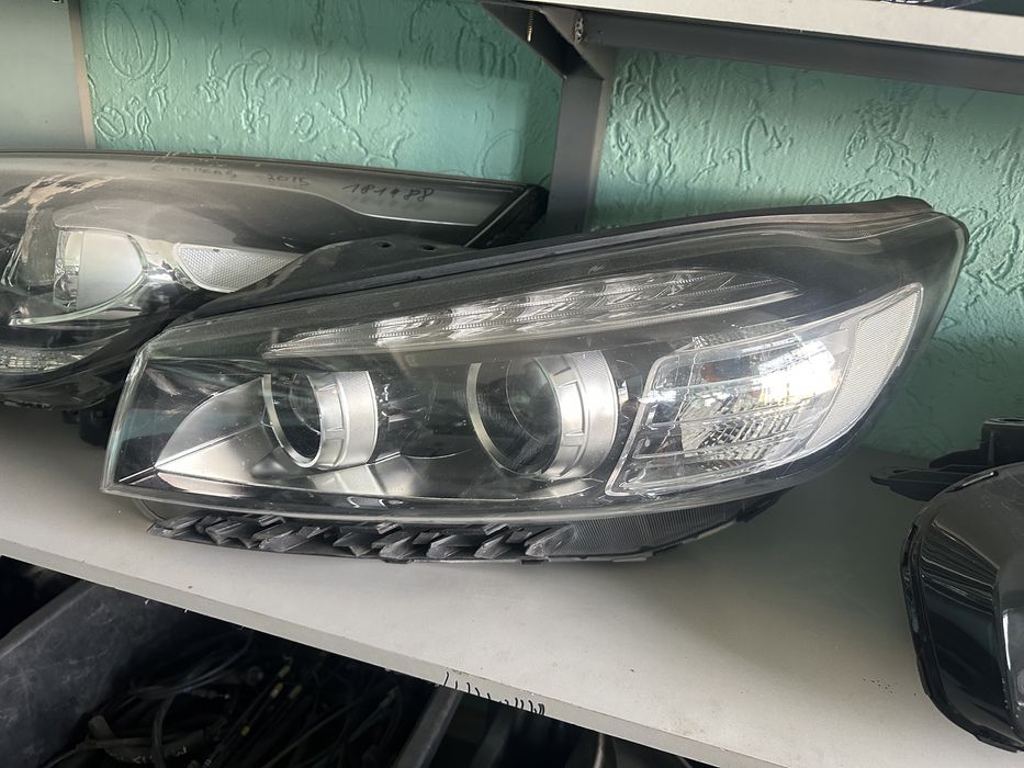 Фары на Kia Sorento передний