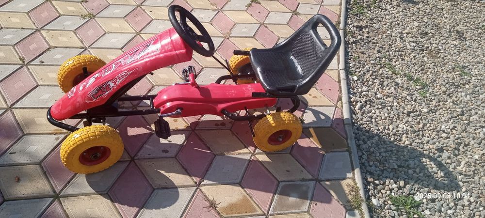 Kart cu pedale si frâna