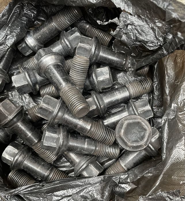 Болты на мерседес оригинал 20 шт