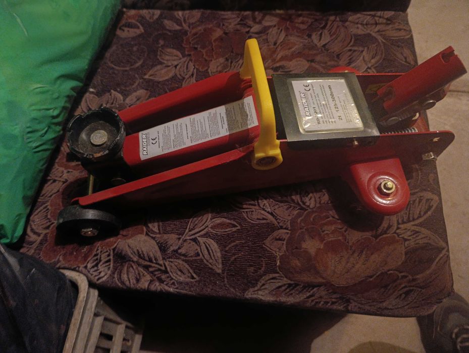 Маслен крик за кола