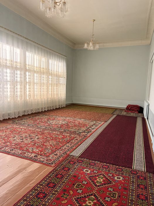 Shahar qoq markazida joylashgan uy sotiladi mo'ljal:i(sevinch klinika)