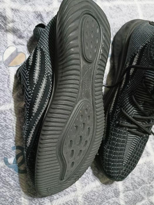 Кроссовки отличного качества 37