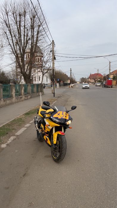 Vand YAMAHA YZF R6 rj09 2005 editie VR46 nr. 2121