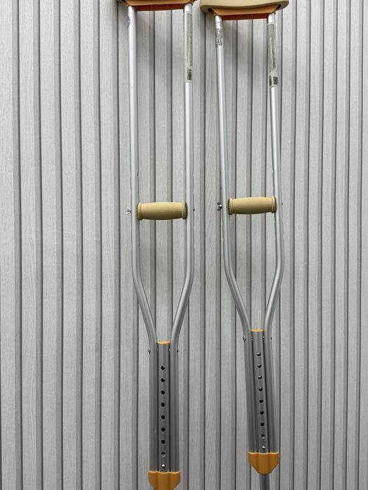 Продам Костыли Взрослые