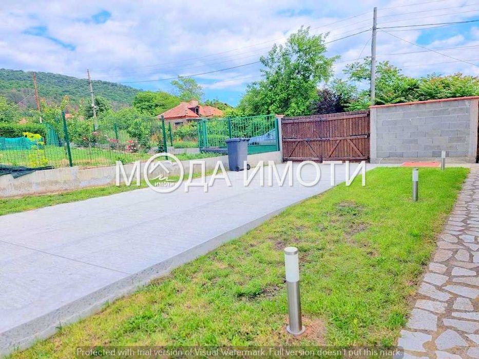 Къща в с. Горица, със голям двор, гараж и мазе!