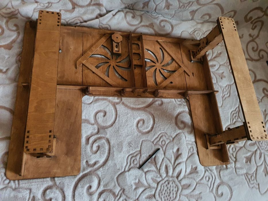 Столик под ноутбук