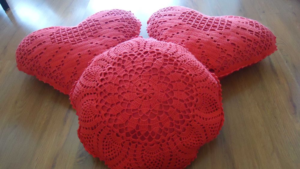 Червени декоративни възглавници -3 броя