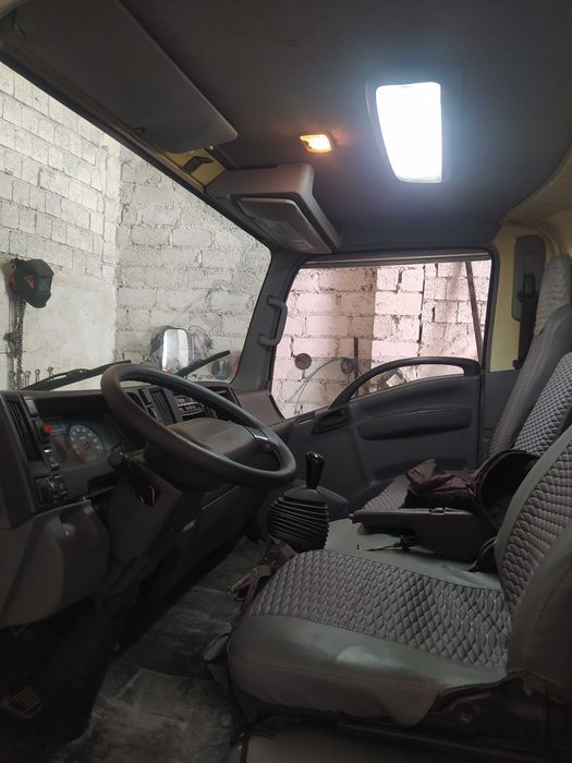 Isuzu furgon CNG NPR82