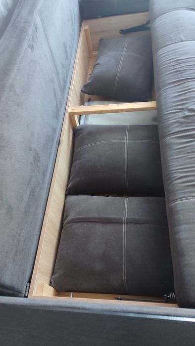 Продаю диван в хорошем  состояний