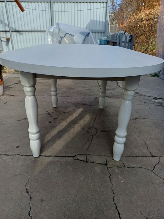 Продам стол овальный.