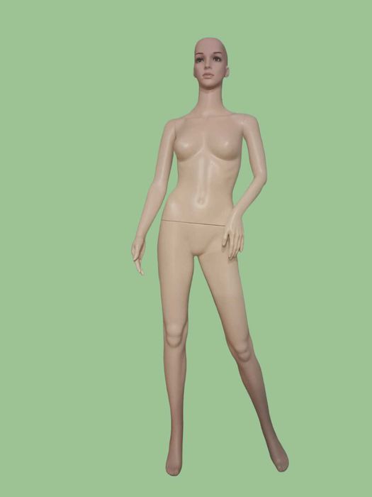 женски манекен - чисто нов