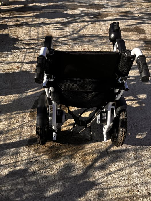Scaun cu rotile electric dizabilitati
