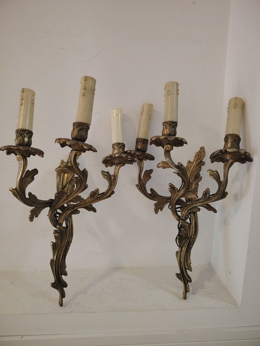 Set de 4 aplice deosebite dimensiuni mari din bronz masiv in stilul Rococo cu 3 brațe ,piese cu o lucrătură de o foarte mare finețe,stare excelentă