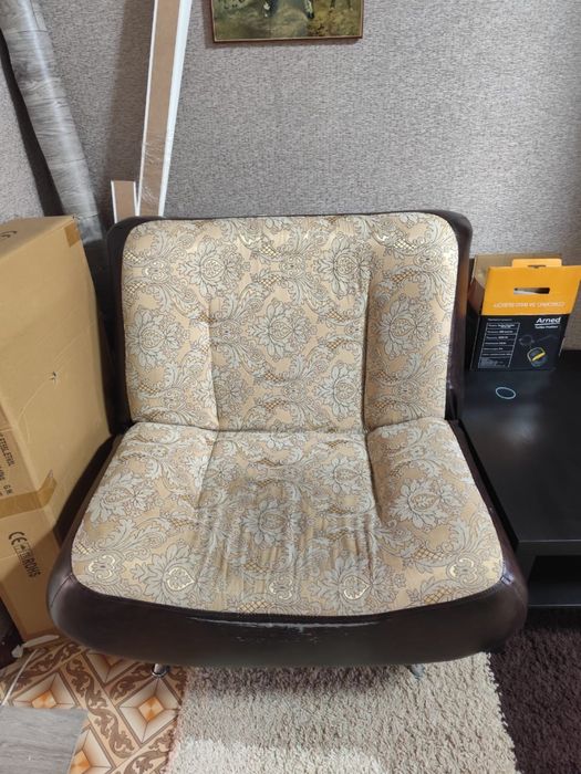 Продам диван и два кресла