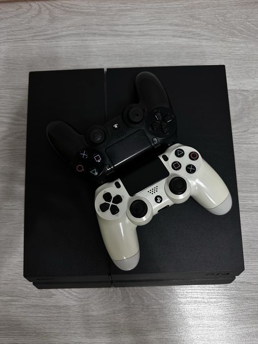 Продам Playstation 4 в отличном состояний.