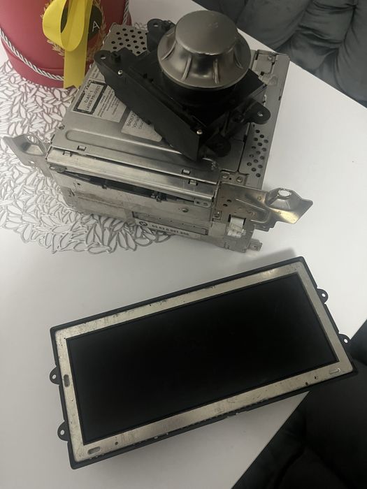 Vand navi bmw e60 aprope completa plus alte piese