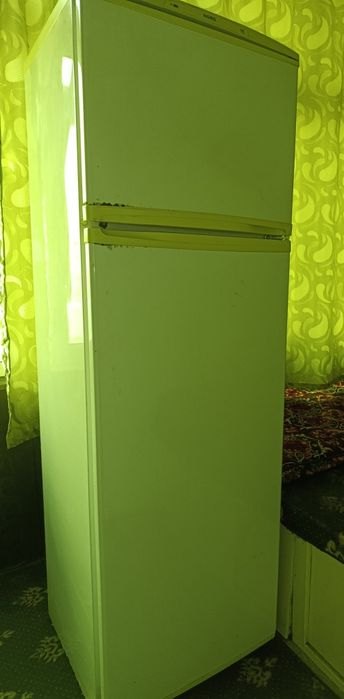 Холодильник сотилади 260 литр буйи 1.80 нархи 900 минг сум.