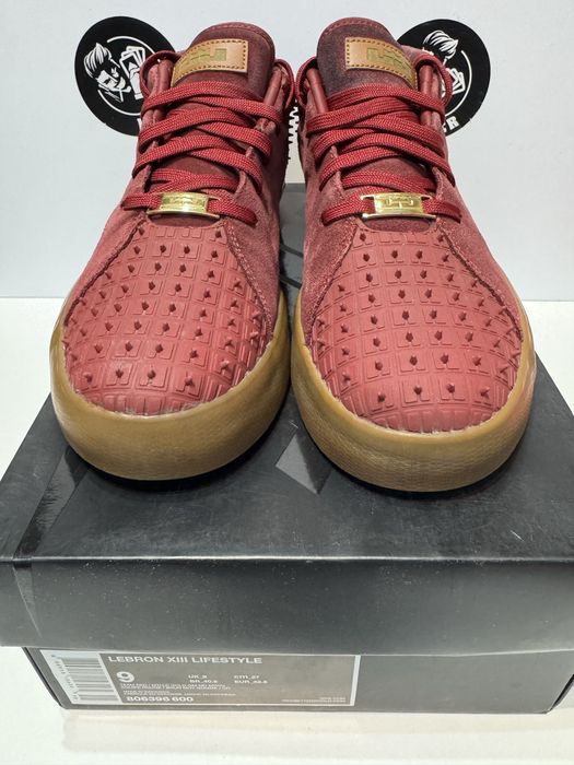 Сникърси NIKE LEBRON X||| LIFESTYLE .Номер 42.5