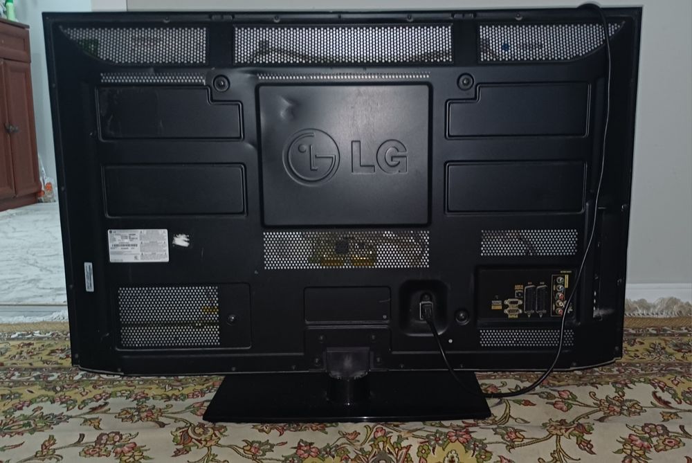 Телевизор LG 98,5см/62см