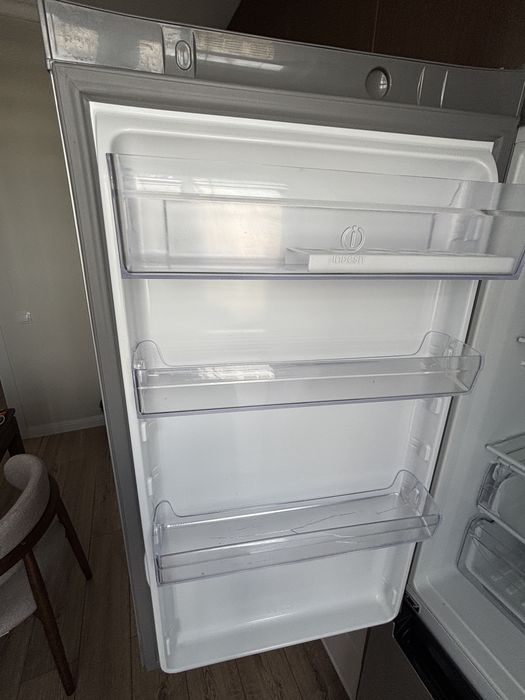 Холодильник Indesit