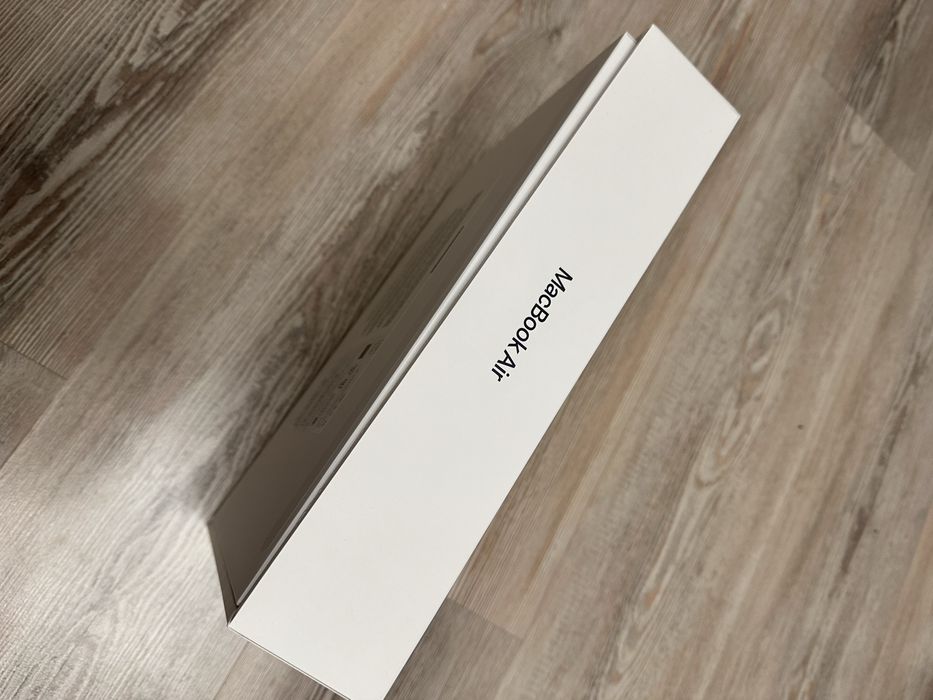 MacBook Air M2 13.6” 16GB / 256GB Midnight