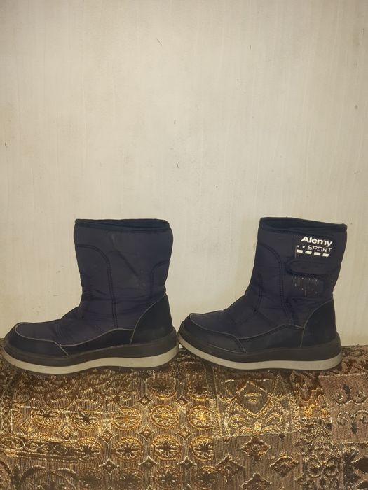 Продам детские зимние сапоги