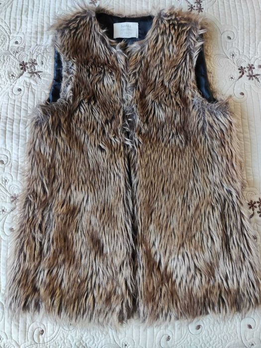 vesta blana bershka