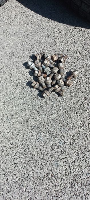 Продам зимние шины 195.65.R15