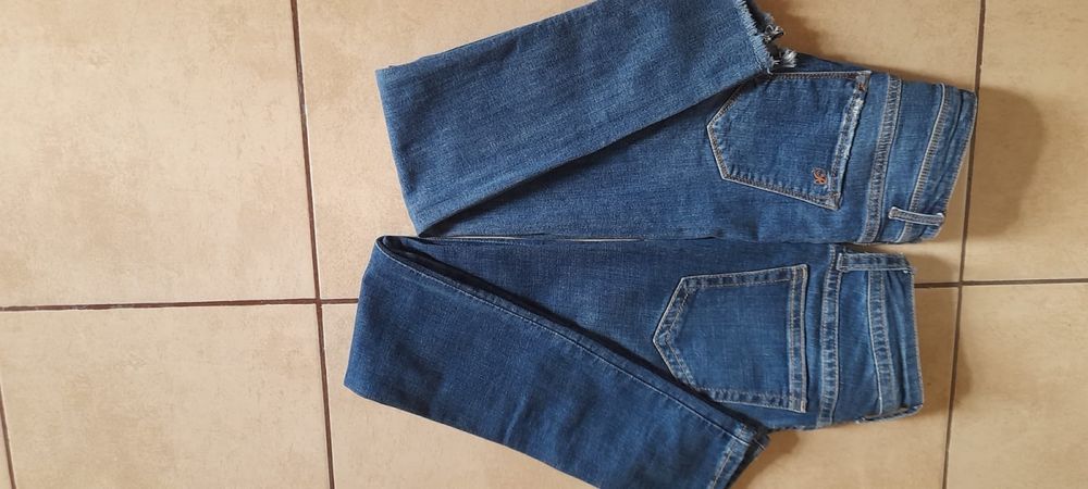Blugi albastri dama (70 lei/buc)