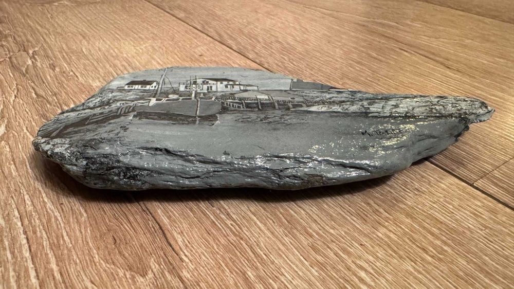 Стара рисувана картина върху камък–Подписана.