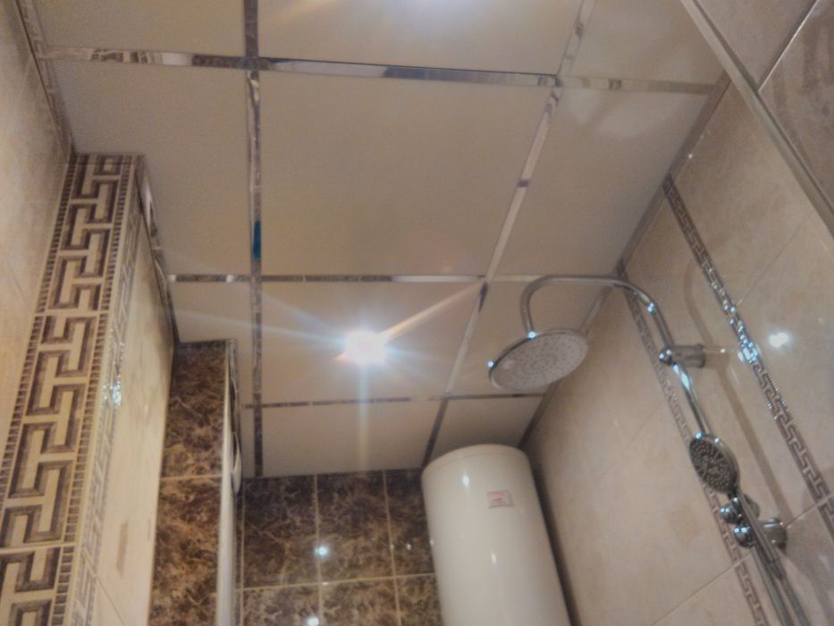 Растерен Окачен таван за баня  . Влагоустойчиви пана. Не мухлясва.