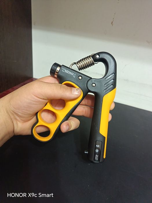 Telefon bonus 2gb fleshka  espandr 100kg  kalonka 3 ta maxsulot