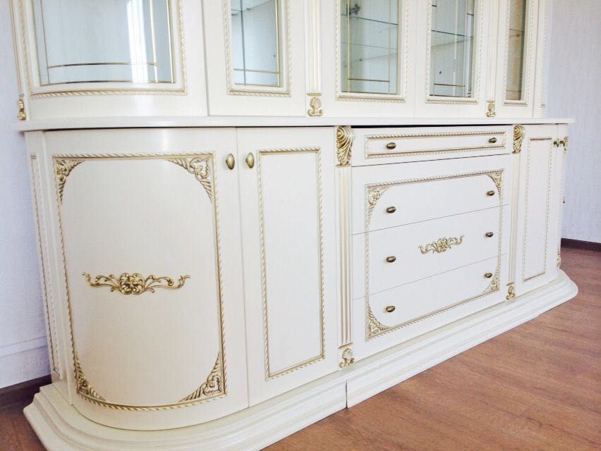 Сервант Динара сатылады 6есікті