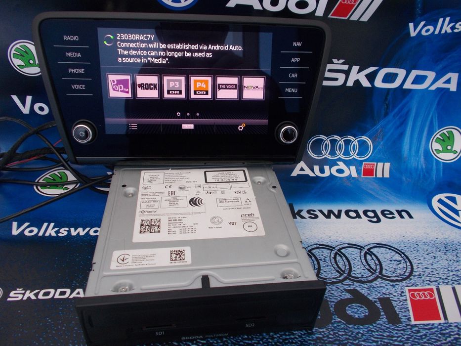 Vând navigație mib2 display unitate LCD Octavia 3