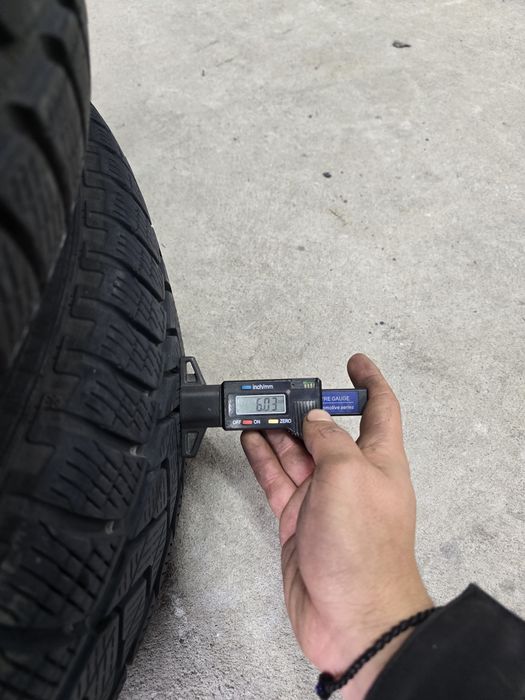 4 Броя 215/65/17 Pirelli 2x6,5mm 2x6mm