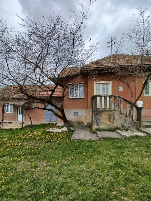 Casă de vânzare în Almașu