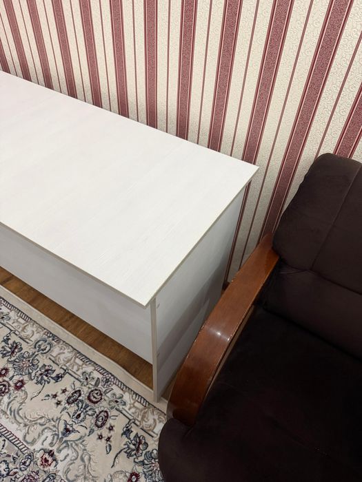 Рабочий стол деревянный