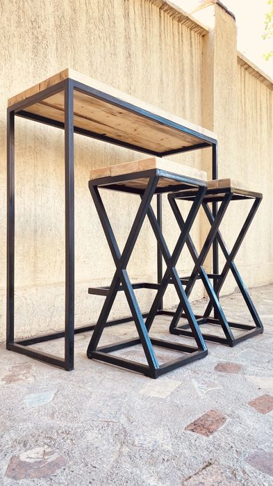 Барная стойка со стульями