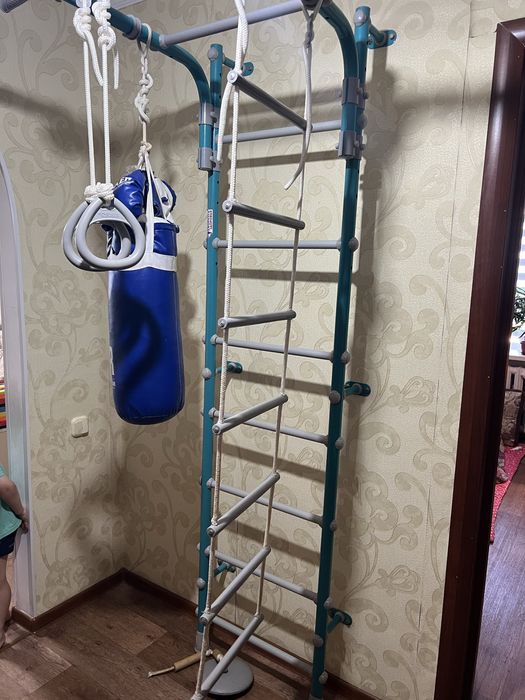 Продам стенку почти новую