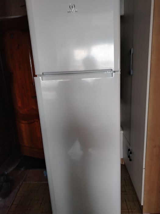 Продаю холодильник