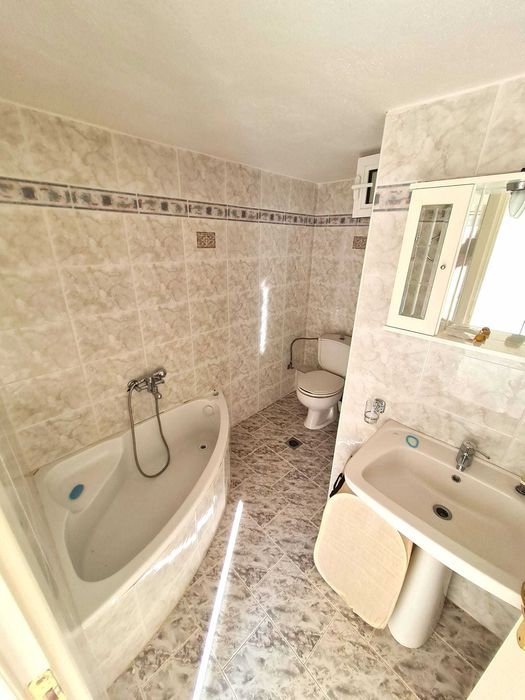 Продава мезонет на 3 нива с малък двор в центъра на Аспровалта, Гърция