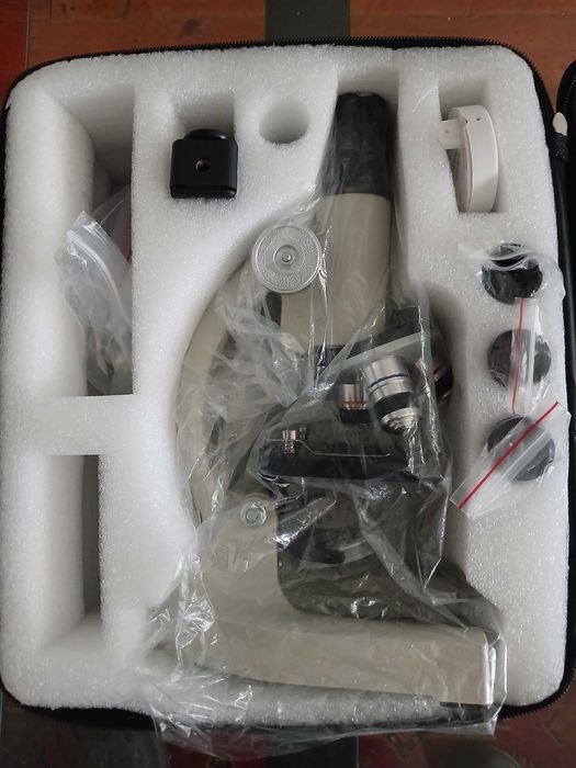 Microscop biologic