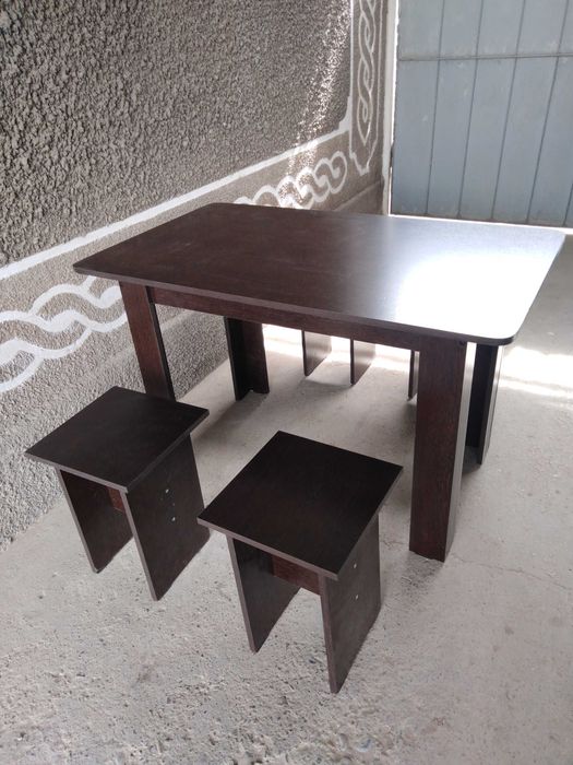 Новый Стол и 4 табуретки