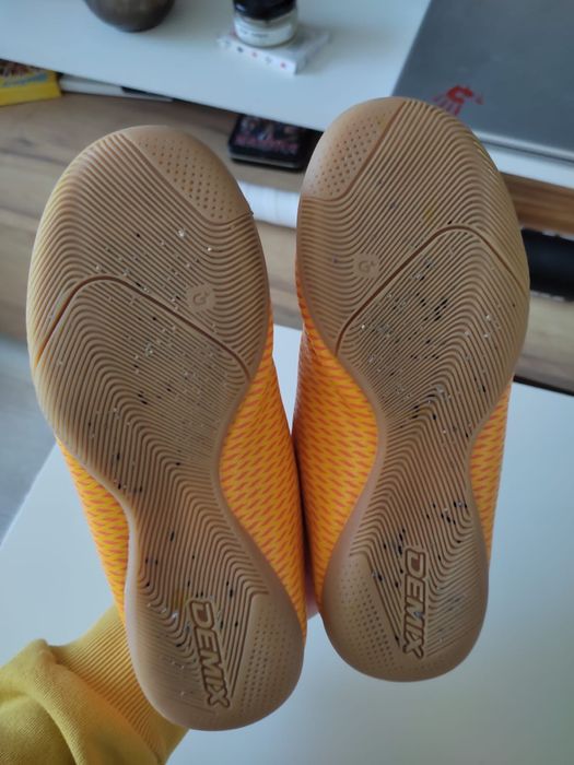 Футбольная обувь цена за две пары