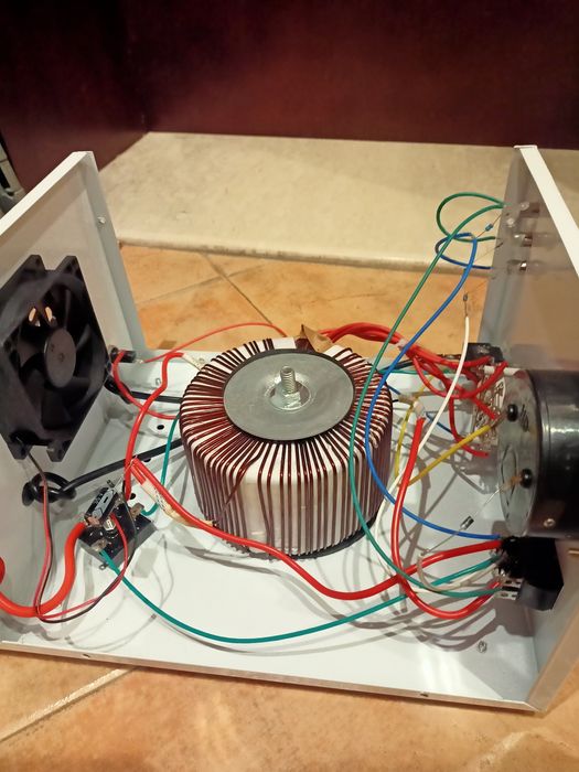 Зарядно устройство 12-24 волта 100А