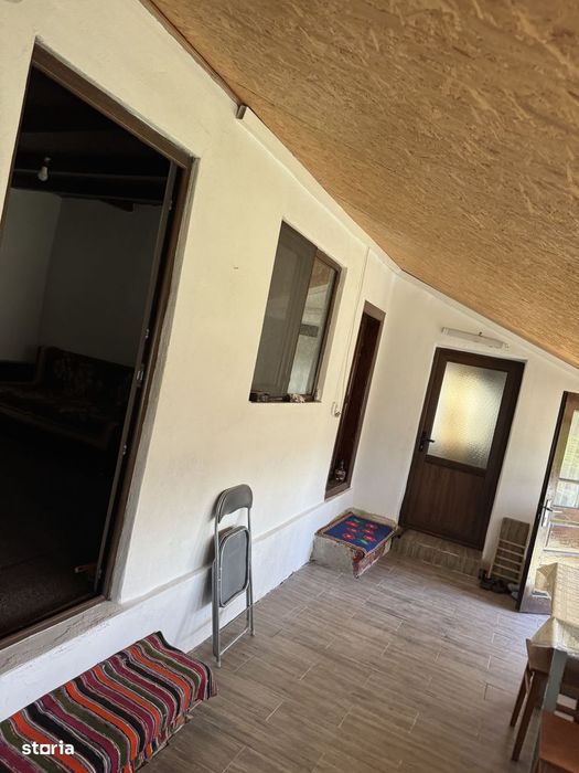 Ulmeni, Buzau, Casă cu pivniță și curte mare în mediul rural